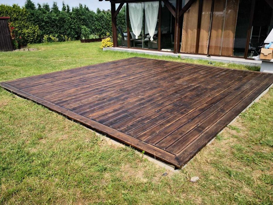 Altany, wiaty, garaże.