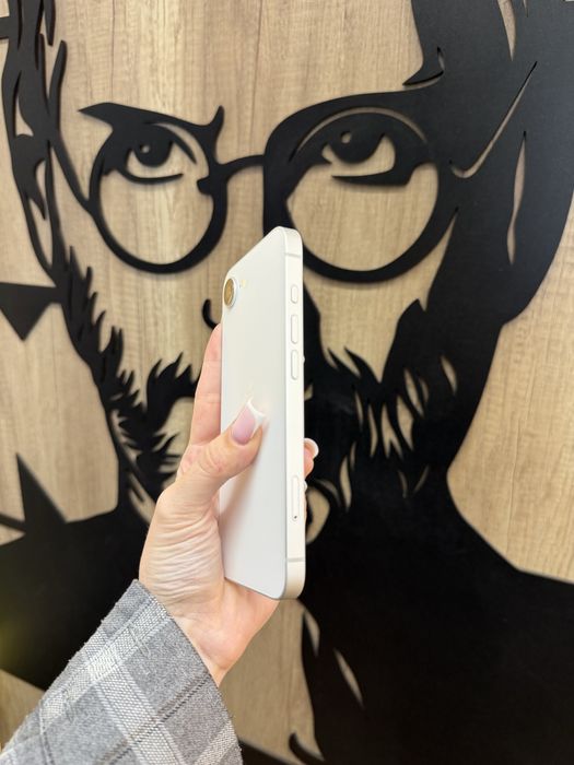 Б/У IPHONE 16e 256 White 100% акб Neverlock