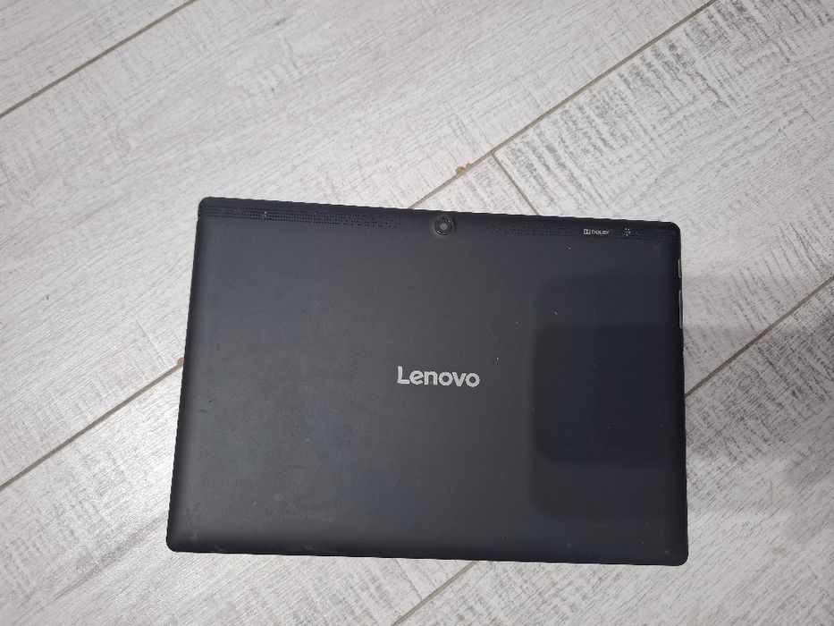 Tablet Lenovo sprawny + niebieska podstawka