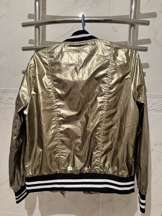 Золотистий бомбер