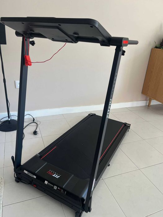 Passadeira MC-100, com suporte para tablet.