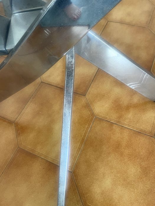 Mesa de Vidro Moderna com Base Metálica