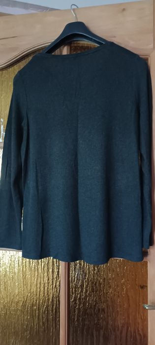 Sweterek czarny roz. L