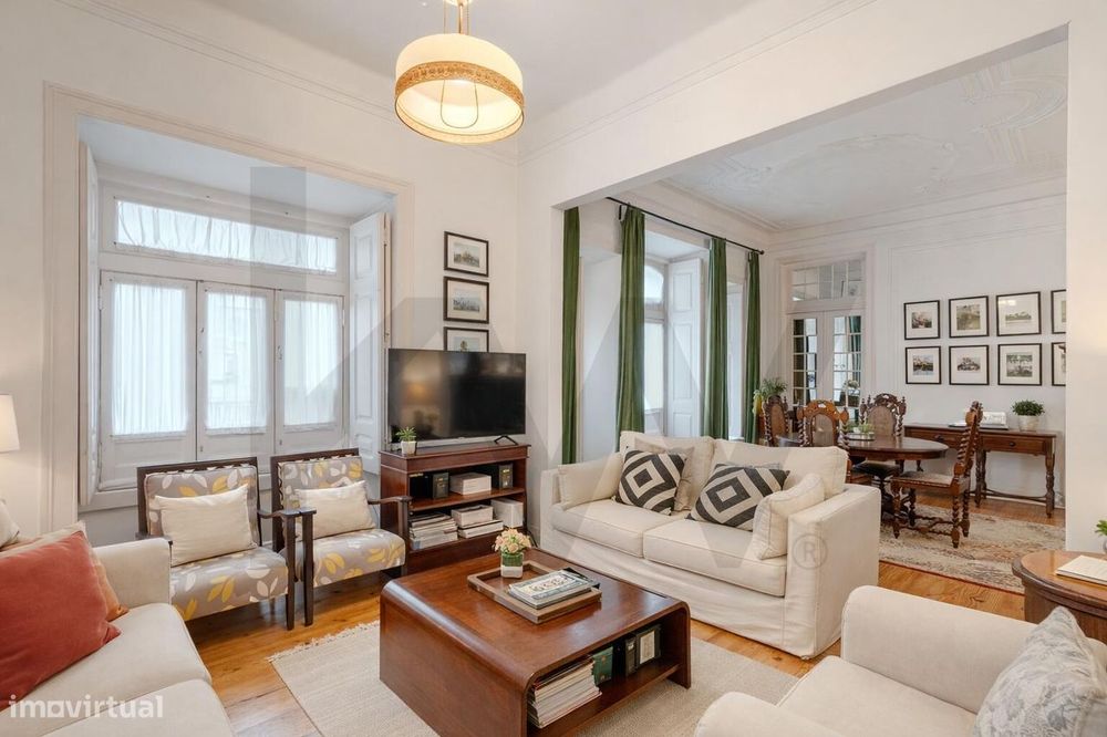 Apartamento T3 +3 Com 170 M2 | Varandas E Grande Potencial Na Estrela