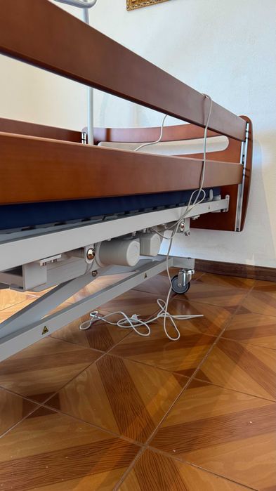 Cama Elétrica Articulada com Elevação + Colchão Anti-Escaras | Como Nova