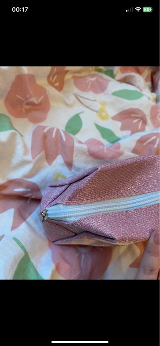 Nowa kosmetyczka różowa pudrowy róż brokatowa średniej wielkości