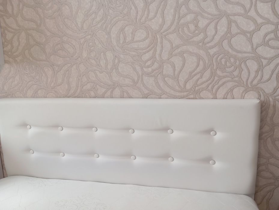 Кровать с подъёмным механизмом, встроенный матрас