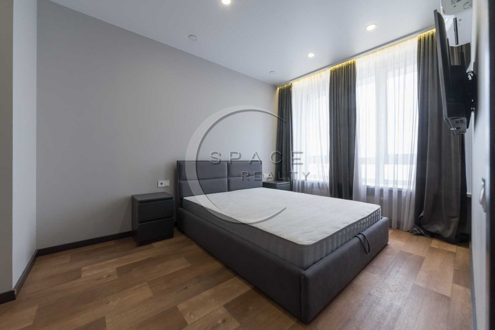Продаж 1-кімнатної квартири 49 м2 в ЖК Славутич вулиця Зарічна 16