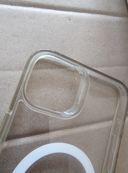 Esr etui hybrydowe magnetyczne do iPhone 14