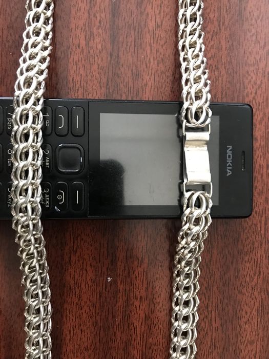 Серебряная цепь 925 пробы сделанная на заказ солидно смотрится.