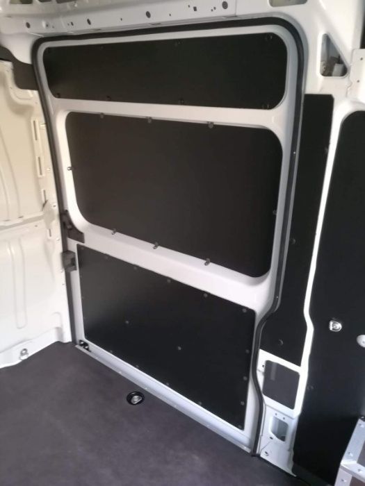 Fiat Ducato L2H2 Komfortowa zabudowa PCV auta dostawczego