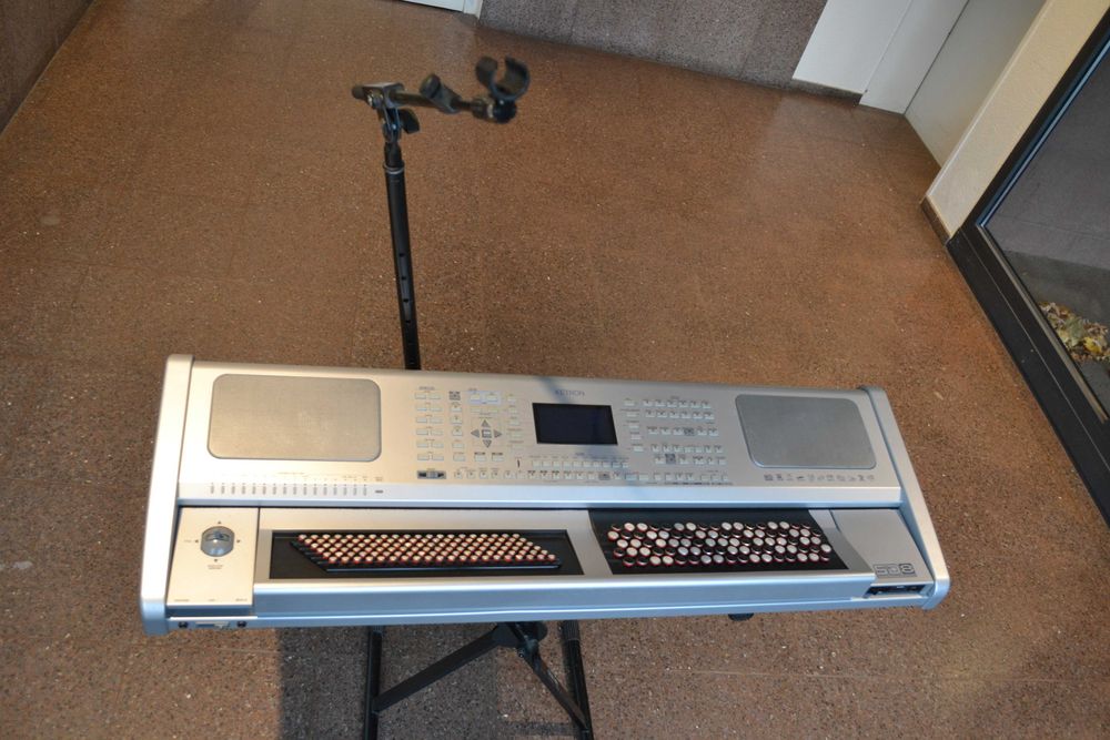 Orgon Ketron SD 8 Com USB E SD Carta