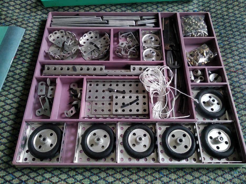 Конструктор алюминиевый, техническая игра времен СССР