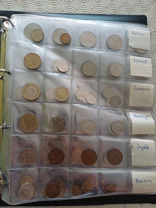 Mais de 100 moedas estrangeiras