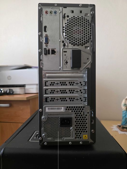 Desktop Lenovo com ecrã