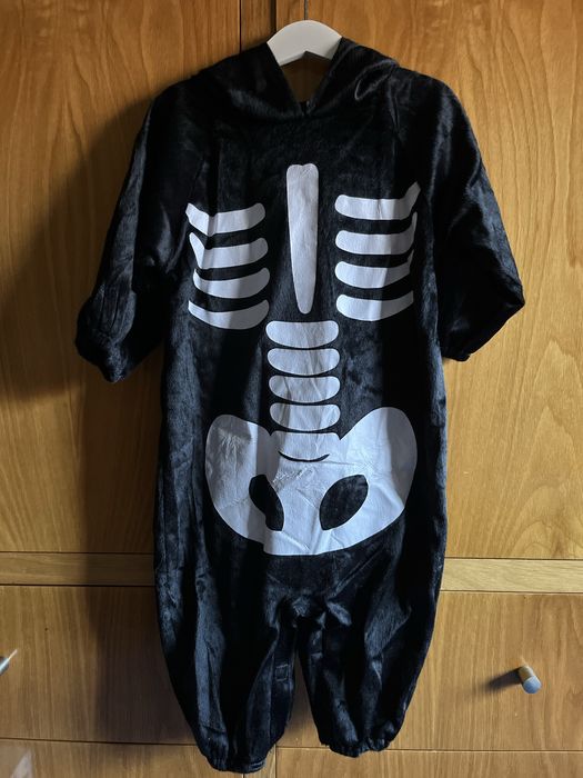 Disfarce de esqueleto para criança