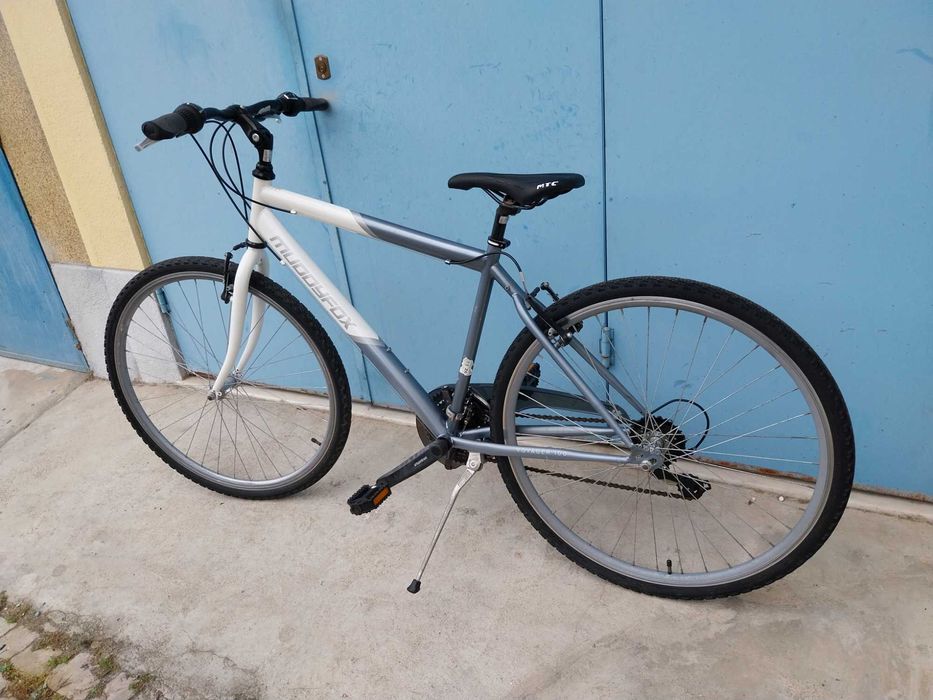 Bicicleta em aluminio roda 28 pouco uso pronta a pedalar