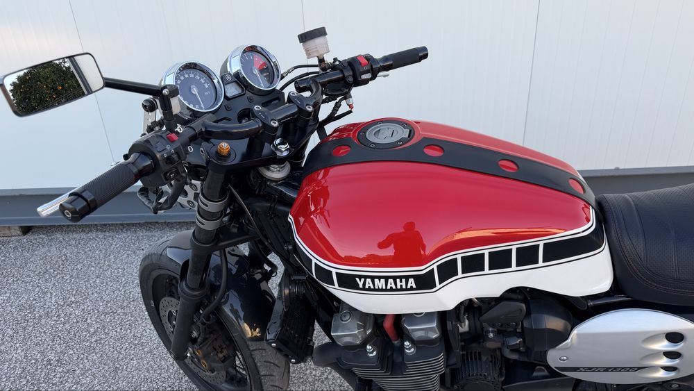 Nacked Yamaha XJR 1300