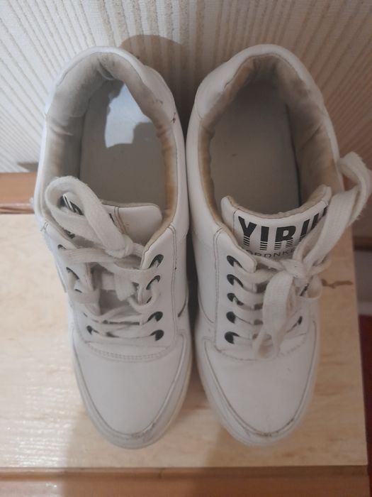 Продам жіночі кросівки на високій платформі, танкетці, 38 розмір