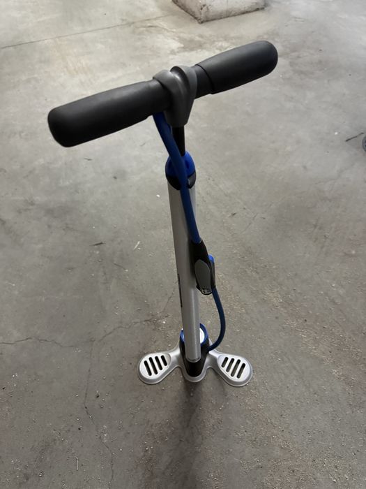 Bomba de pé para bicicleta NOVA