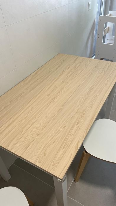 Mesa de jantar + 2 cadeiras