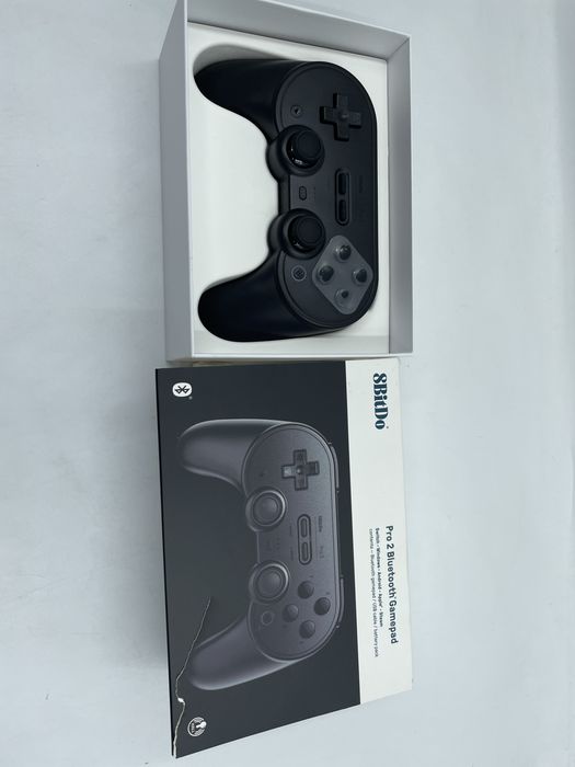Czarny kontroler 8BitDo Pro 2