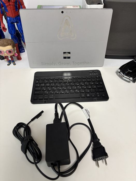 Планшет-ноутбук Microsoft Surface Pro 6 12.3" 3k IPS i5-8350U 8/256Gb