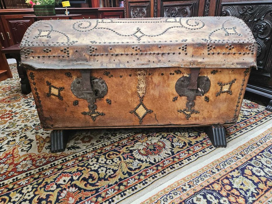 Cómoda / Bau antiquíssimo, Ideal para decoração - Bom estado geral