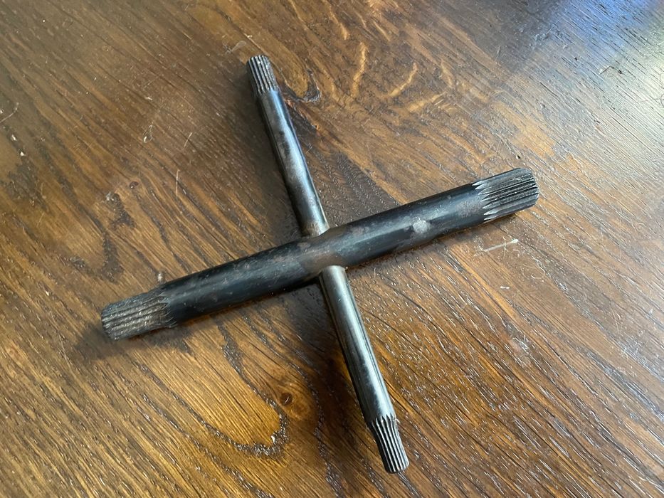 Stary klucz krzyżak sygnowany Ulisch 26 190