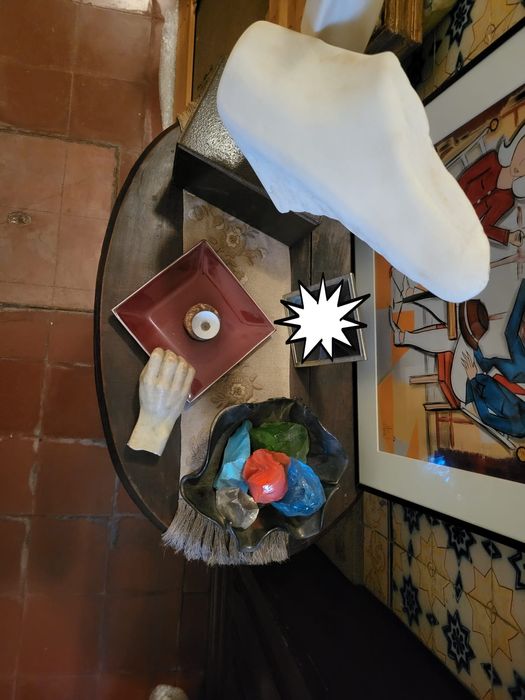 Mesa oval antiga de madeira