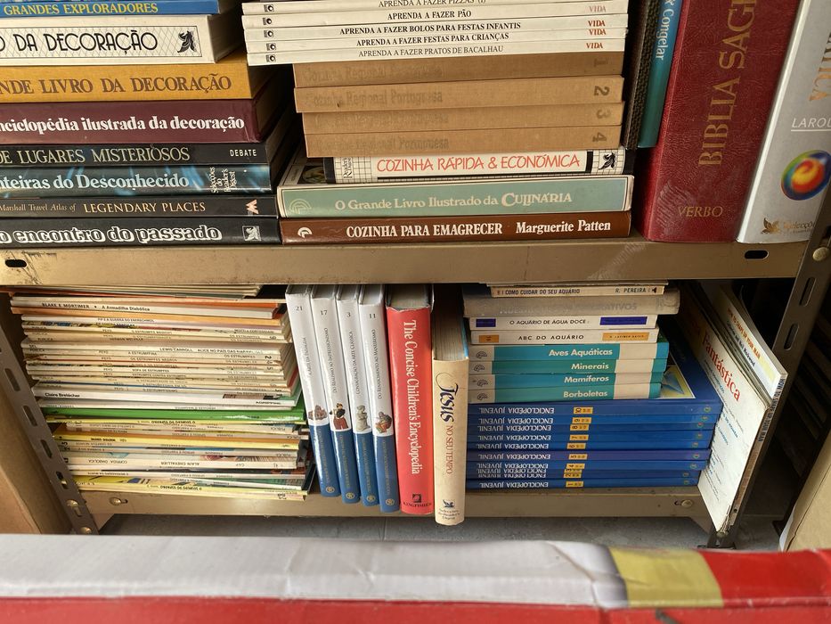 Livros antigos de varios géneros e autores portugueses e estrangeiros