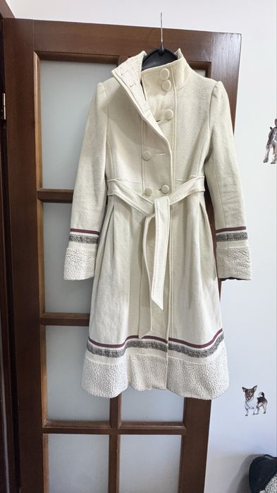 Пальто жіноче s дуже гарне