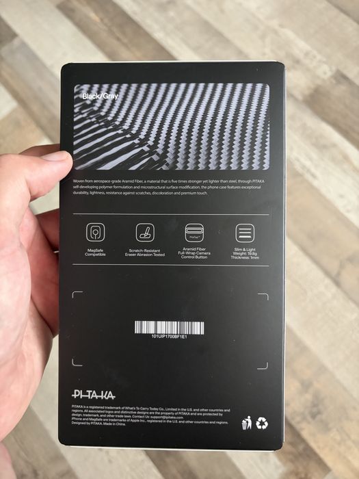 Чохол Pitaka на IPhone 17