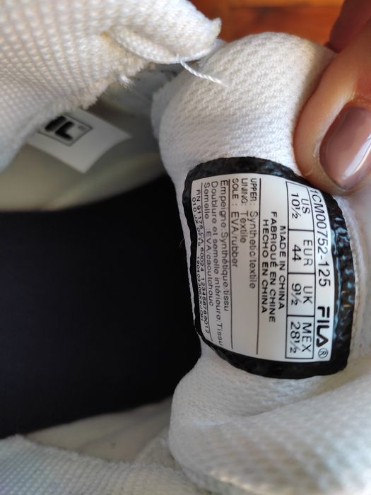 Tênis novo da marca Fila 44