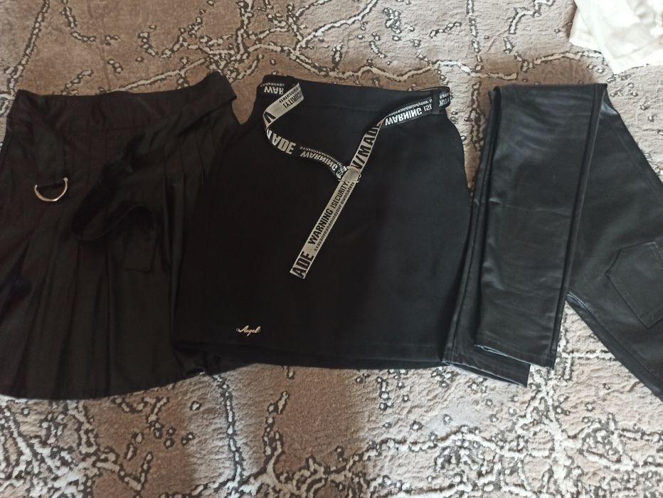 Продам великий пакет одягу для дівчинки 10-12 р, юбки, блузи,, штани