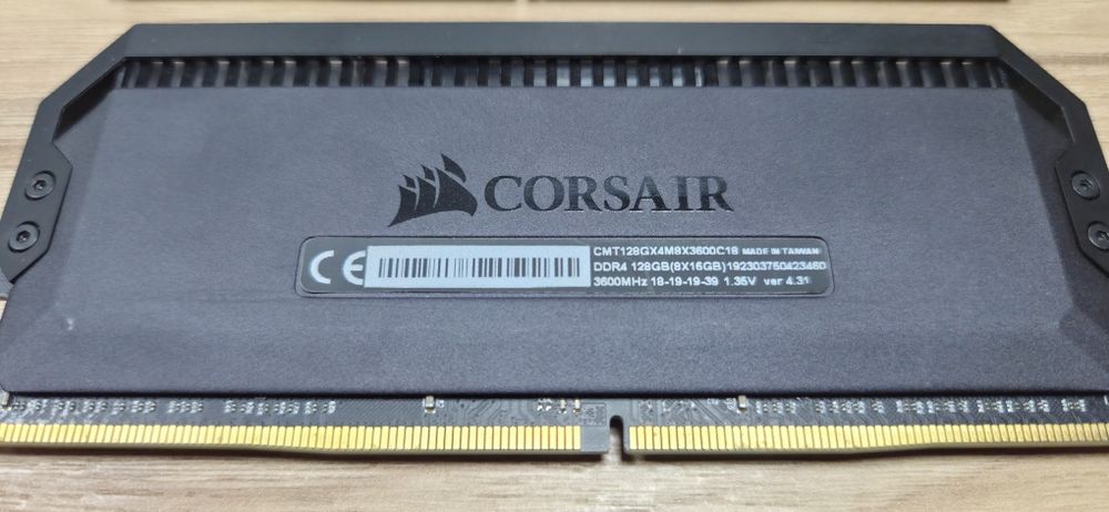 DDR4 32GB (2x16GB) Corsair Dominator