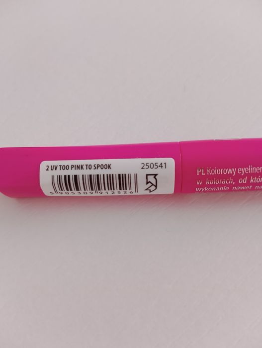 eyeliner w pisaku Wibo Oh My Goth w odcieniu 2 Too Pink To Spook. 
pły