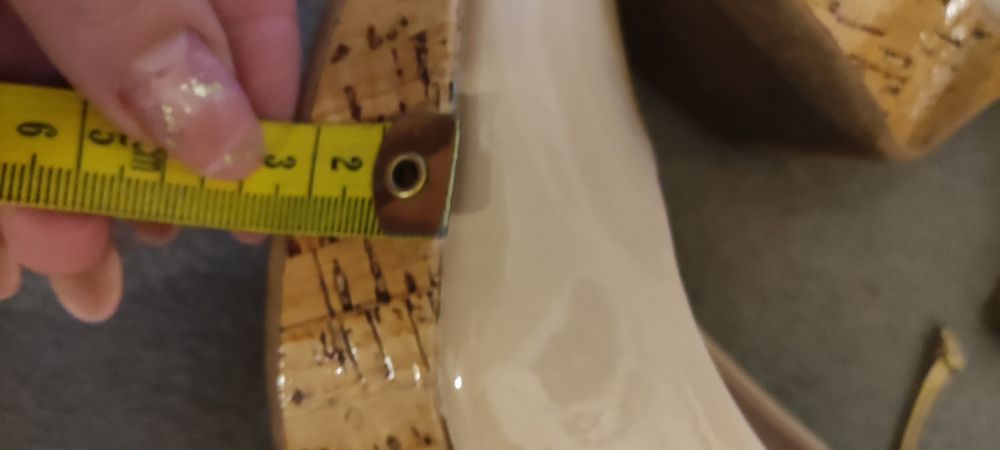 Buty skórzane lakierowane bata