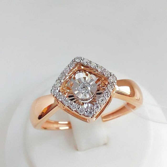 Золотое кольцо с бриллиантами