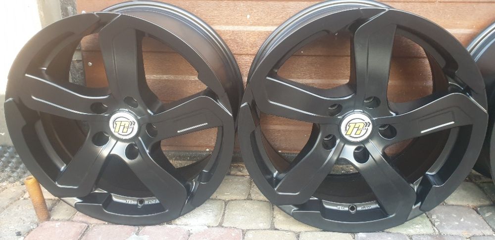 DOTZ Hanzo 17Cali 5x120 8J ET35 BMW OPEL