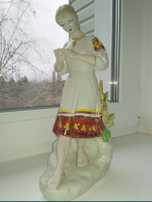 Фарфоровая статуэтка