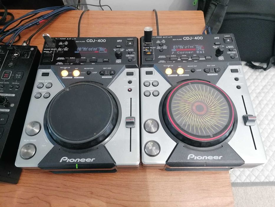 Pioneer CDJ 400 - Um a 100% outro para peças ou reparação