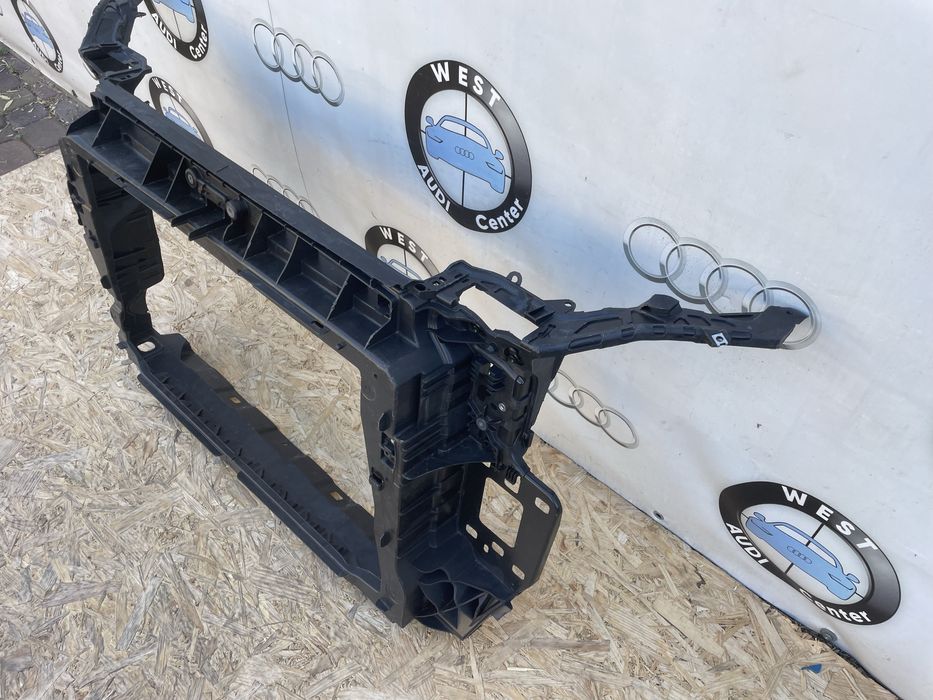 Установочна панель телевізор Ауді Q3 83A Передня панель