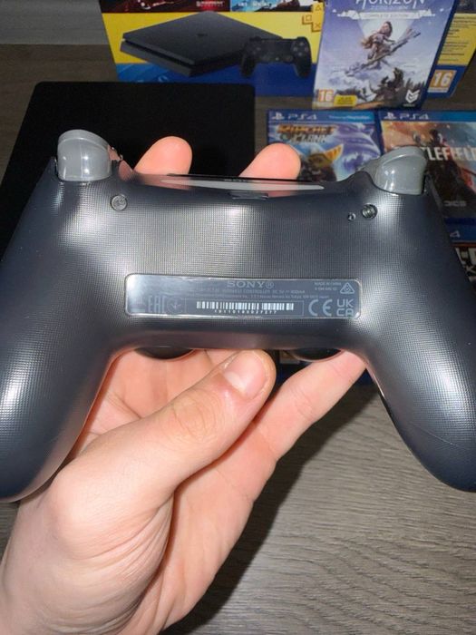 Sony Playstation 4 slim. 1 TB. Як нова! Повний комплект!