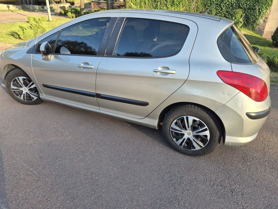 Автомобіль Peugeot 308 / 2010 року / дизель 1.6