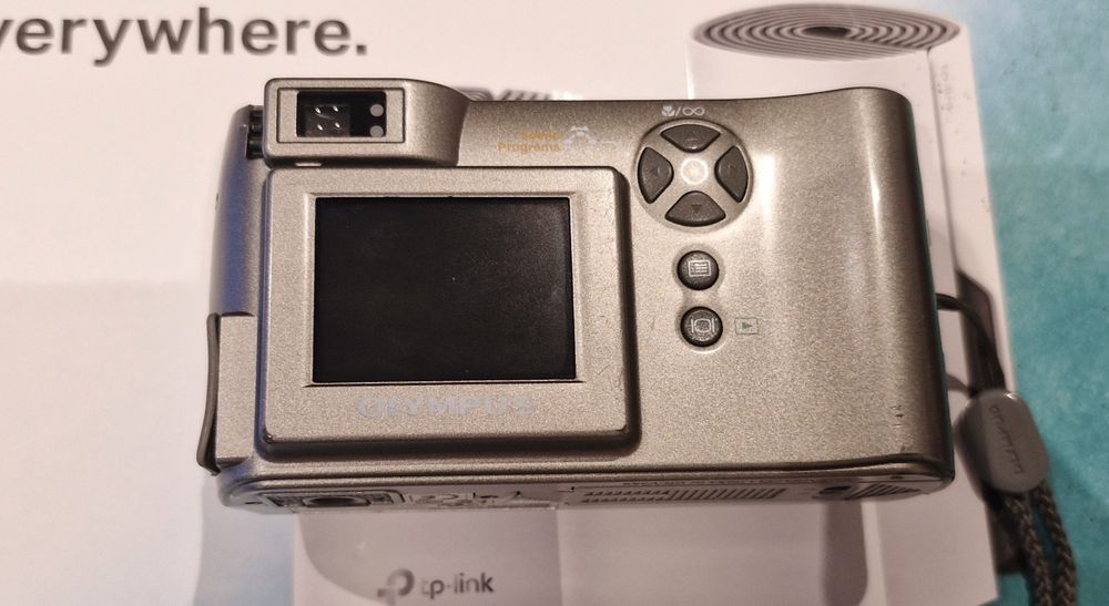 Продам фотоапарат Olympus c300