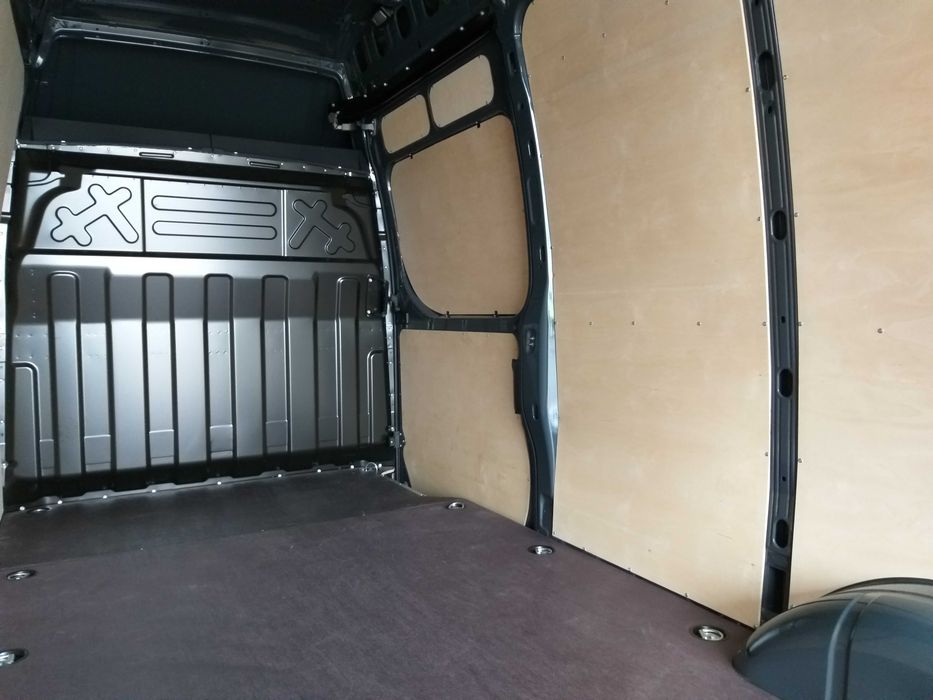 Zabudowa busa Iveco Daily, 16m3, 18m3 podłoga, boki, nadkola MONTAŻ