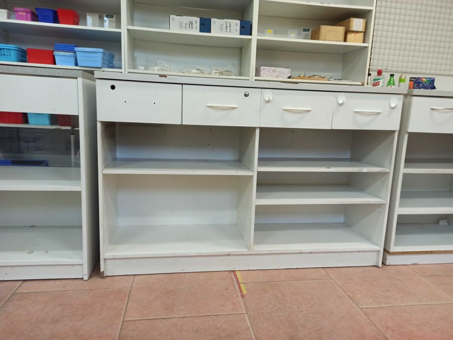 Lady sklepowe używane cztery sztuki