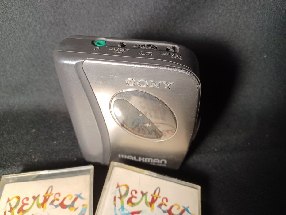SONYカセットウォークマンWM-EX116 Sony WM-EX116 Walkman Portable Cassette Player: Amazon.de