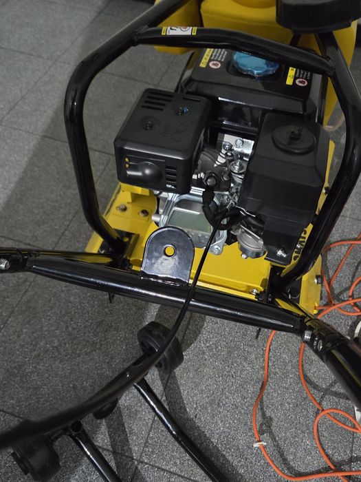 Zl32ht komatsu. Zagęszczarka do gruntu